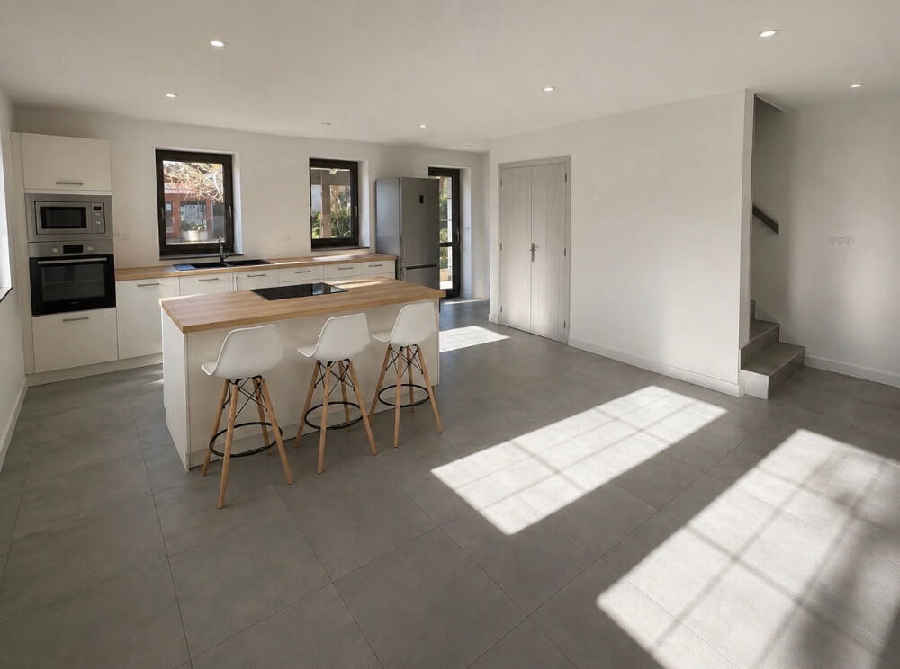 JOLIE MAISON DE VILLAGE ENTIEREMENT RENOVEE