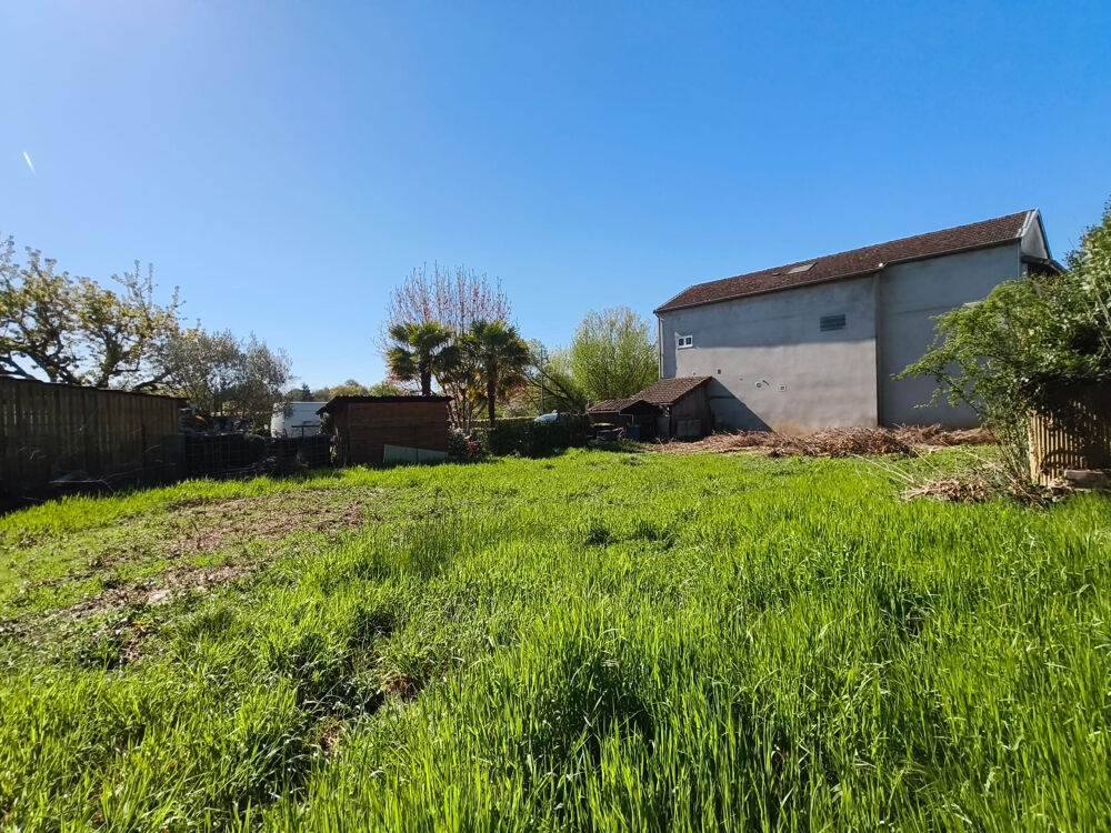 Vente Terrain Terrain à bâtir 725 m2   Beau potentiel de construction Bouvesse quirieu