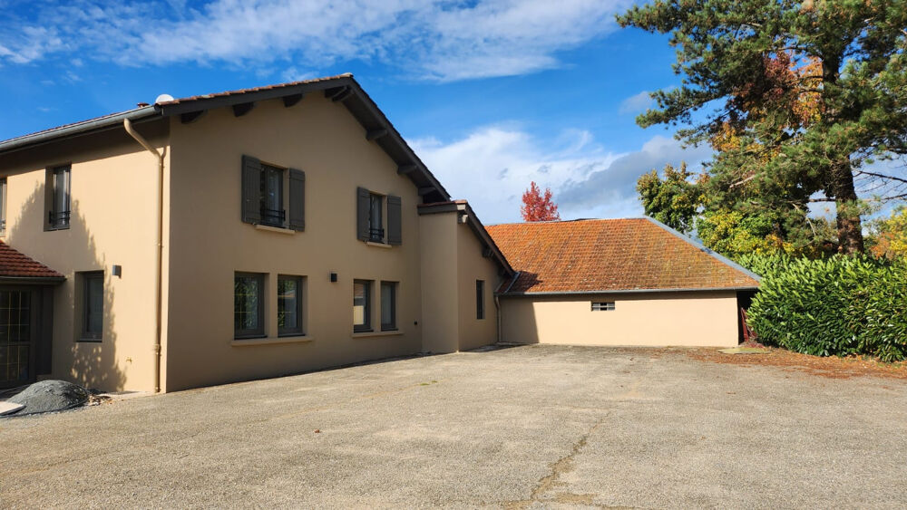 JOLIE MAISON DE VILLAGE ENTIEREMENT RENOVEE