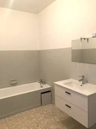  Appartement à louer 4 pièces 90 m²