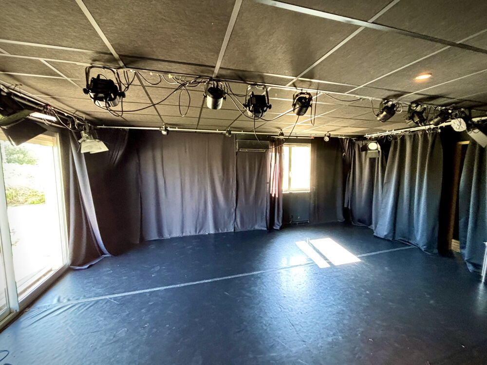 Local modulable + terrain constructible proche gare