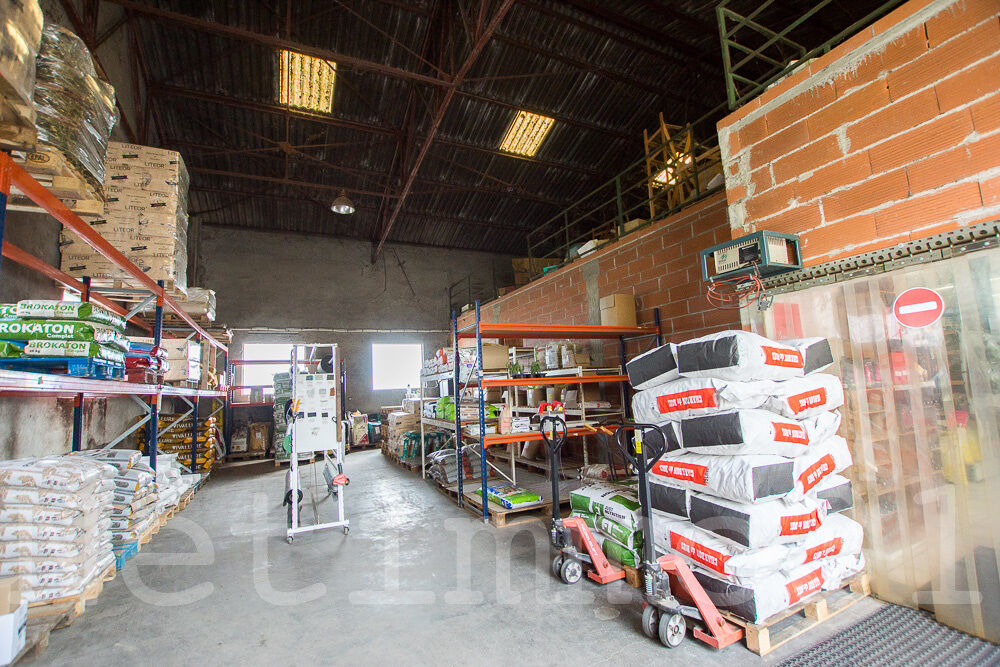   local commercial et stockage, appartement et garages Caraman
