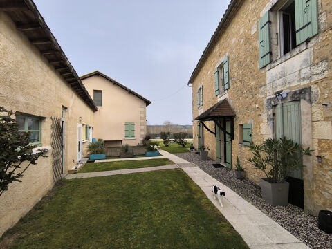   Ensemble de caract�re en pierre avec chambres d'h�tes Maison - 8 pi�ce(s) - 340 m�