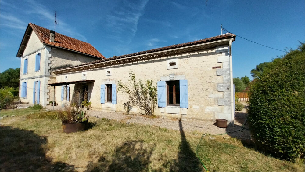 Dans un hameau à proximité de Périgueux, Maison en Pierre avec une piscine et 2ha de terrain