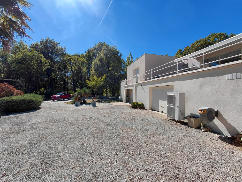 Vente Maison Belle propriété de 170 m2 sur CHANCELADE à l'orée du bois avec 8000m2 de terrain Chancelade