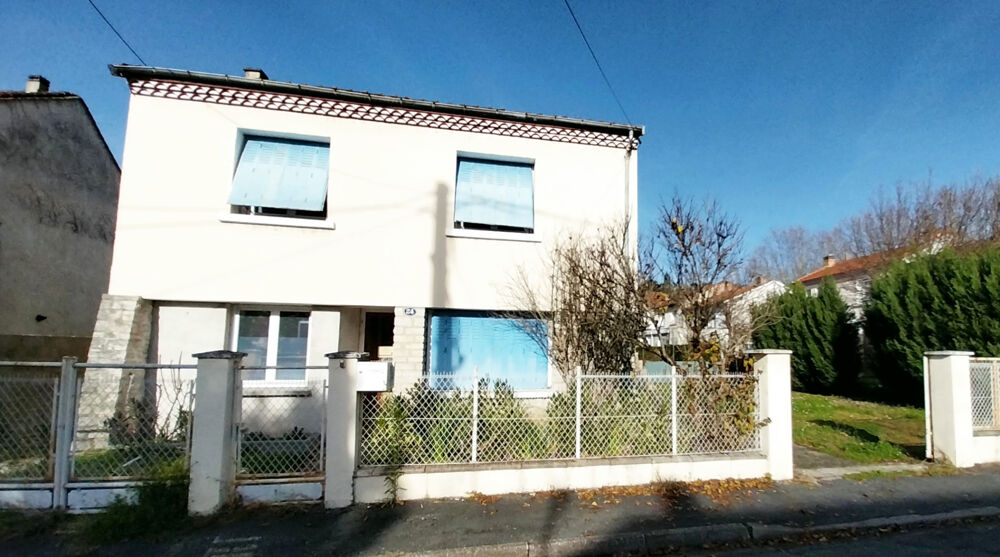 Ensemble réaménagé en espace d'accueil professionnel et un appartement en cours d'aménagement