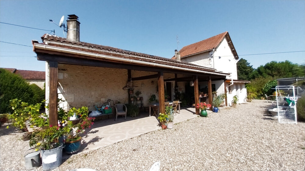 Dans un hameau à proximité de Périgueux, Maison en Pierre avec une piscine et 2ha de terrain