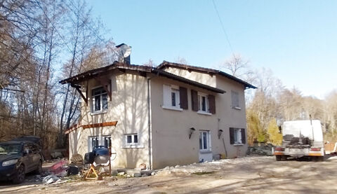   En bord de rivi�re. Propri�t� atypique � proximit� des premi�res commodit�s Maison - 5 pi�ce(s) - 134 m�