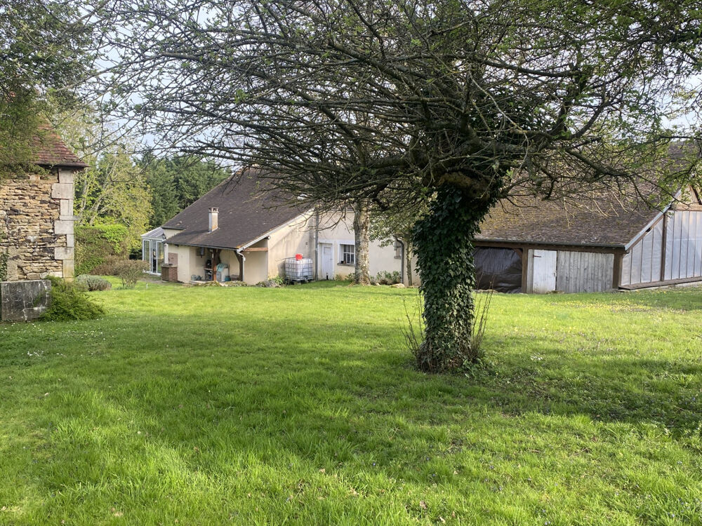 Agréable maison située dans un écrin de verdure à seulement 12 Mn d' AUXERRE.