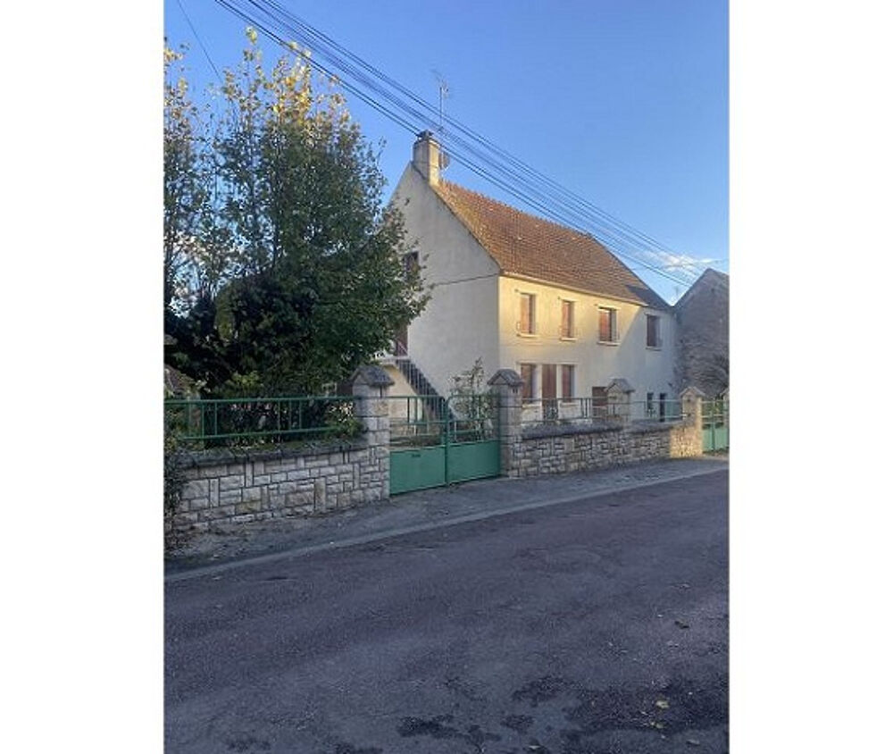 Maison de village a rafraîchir située aux portes du parc régional du Morvan
