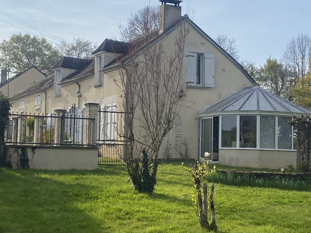 Agréable maison située dans un écrin de verdure à seulement 12 Mn d' AUXERRE.