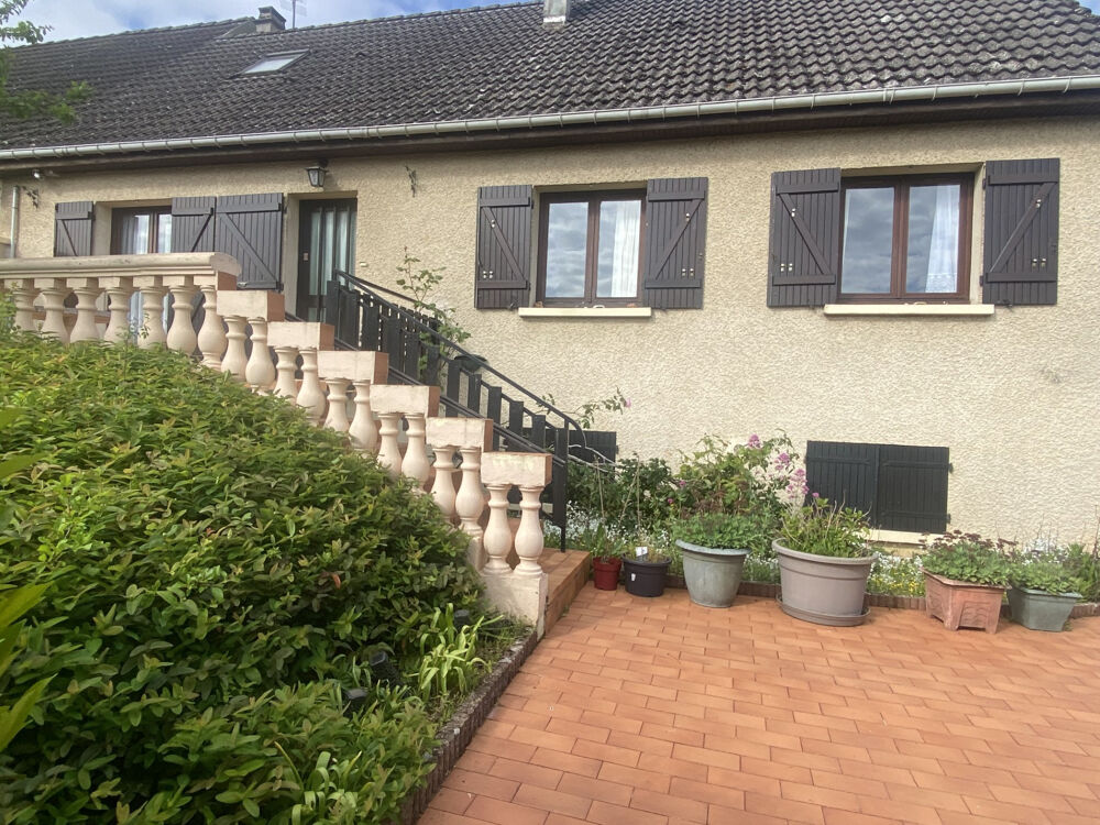 Pavillon familiale sur sous-sol dans quartier calme.
