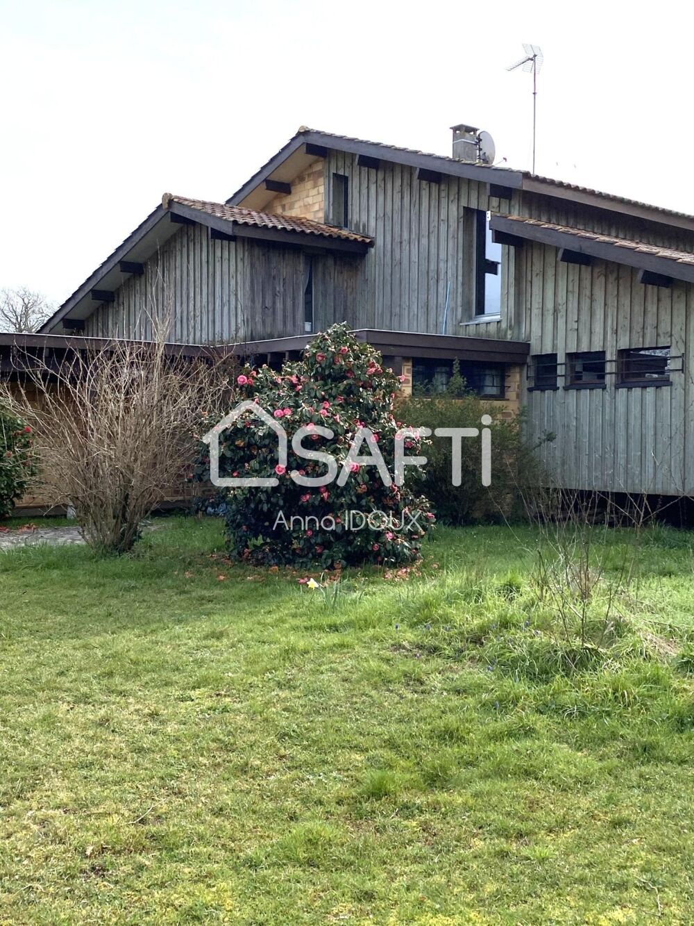 Vente Maison Maison d'architecte de 200 m sur un terrain de 2250 m. Pessac