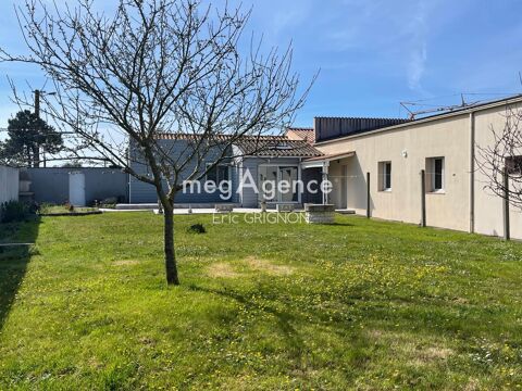 Maison 6 pièces 137m2 + Local commercial 140m2 520000 85180 Sables d olonne