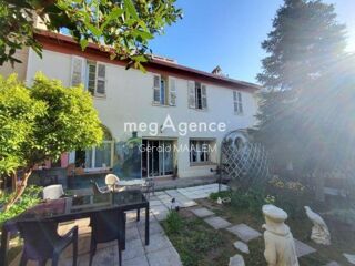  Maison  vendre 9 pices 221 m