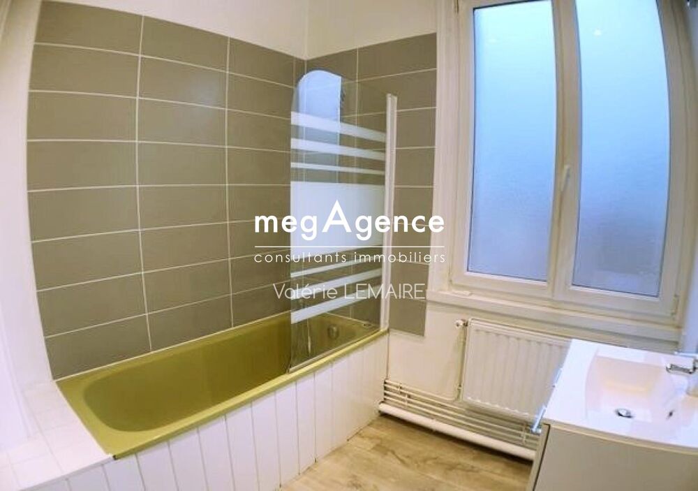 Vente Appartement logement sur 3 niveaux de 120m 4 pices 3 chambres petite cour trs lumineux Moreuil