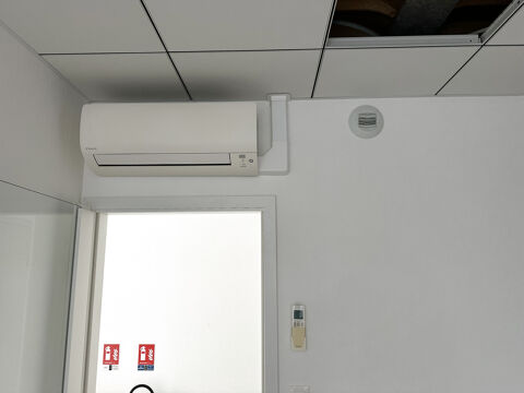   Saint Julien les Metz : Plateau constitu de 5 bureaux + bloc sanitaire 