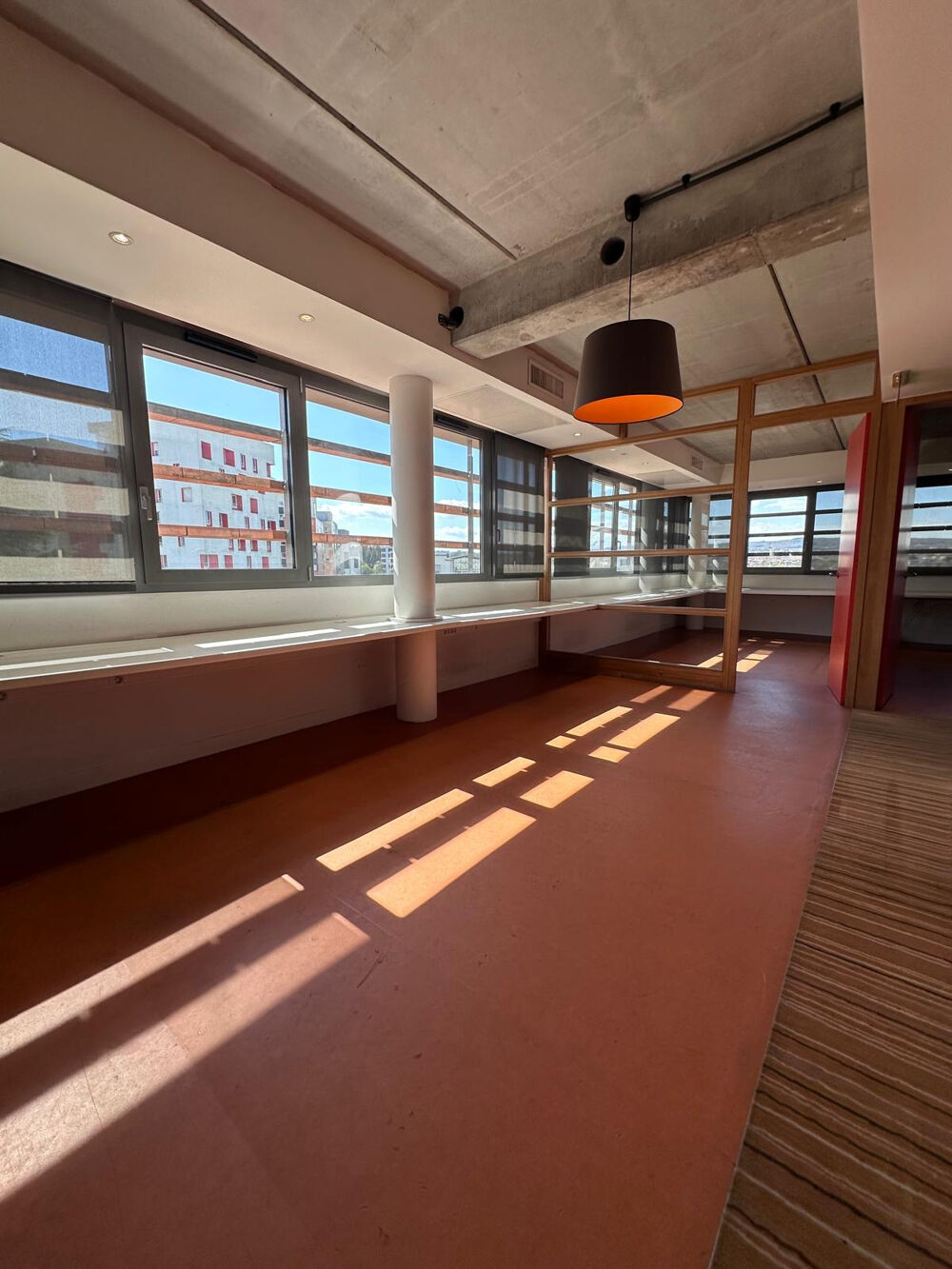  Espace Affaires Premium : Bureaux de plus de 200m2 + stationnements. Annecy