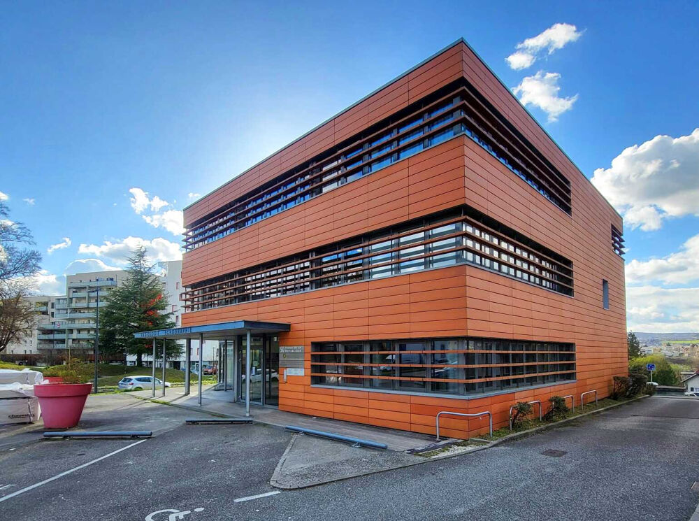   Espace Affaires Premium : Bureaux de plus de 200m2 + stationnements. 