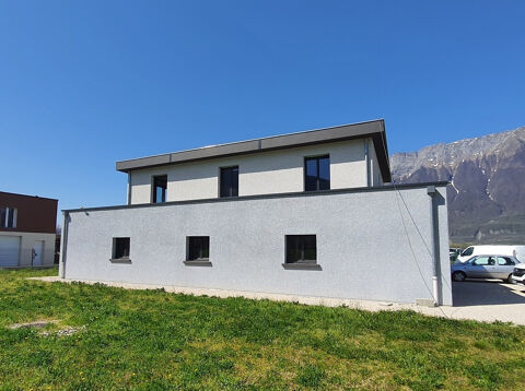   Immeuble mixte Activité / bureaux / logement à AITON (73) 