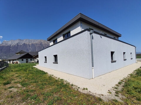   Immeuble mixte Activité / bureaux / logement à AITON (73) 