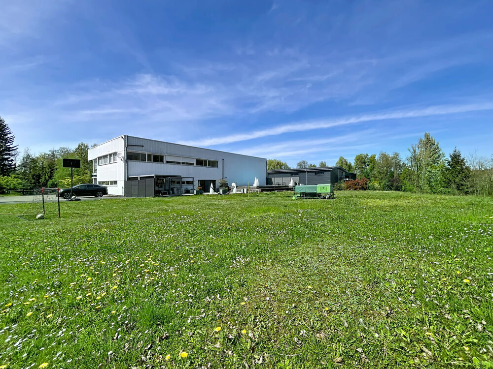   Alby-sur-Chéran / Local mixte de 604m2 + 4400m2 d'espaces extérieurs! 