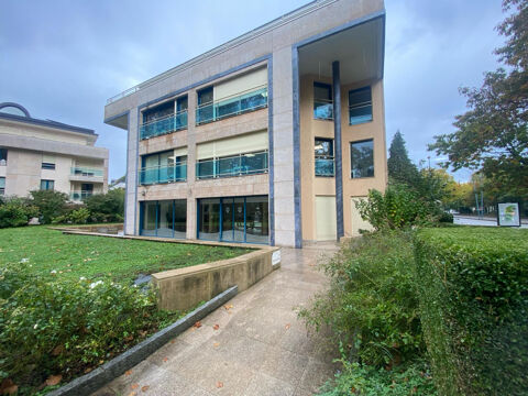 Locaux - Bureaux 199m2 + parkings - Annecy Imp&eacute;rial 6200 74000 Annecy