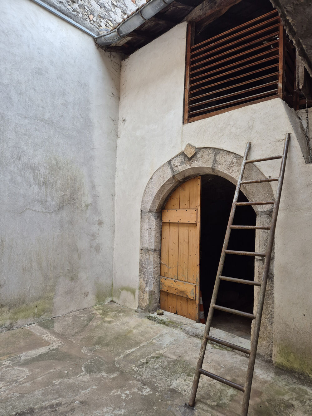 Vente Maison Maison de ville avec cour intérieure et dépendance Montmelian