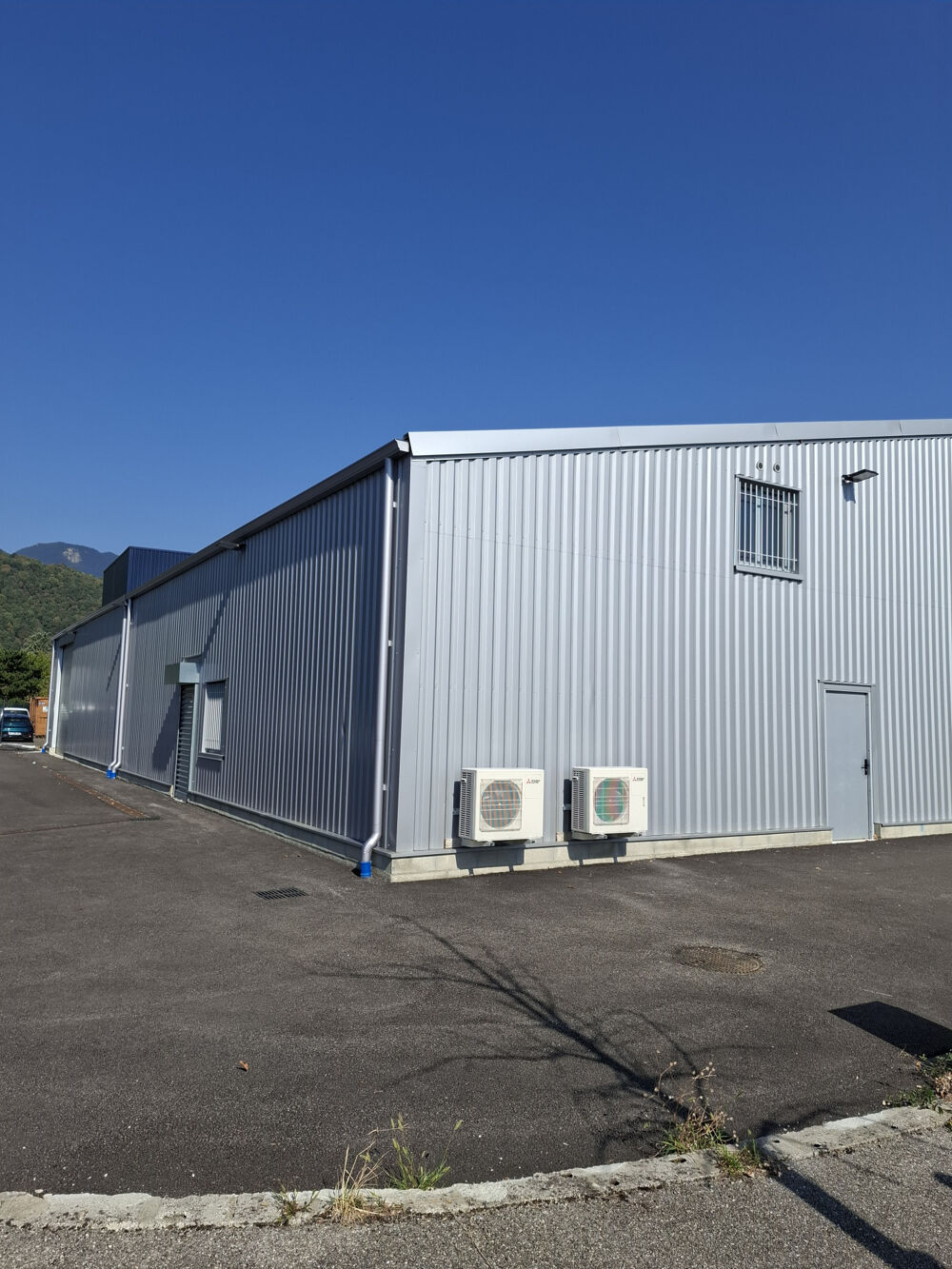   LOCAL D'ACTIVITE AVEC CENTRALE DE PRODUCTION PHOTOVOLTAÏQUE 