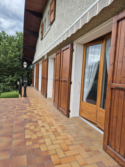   Maison avec grand potentiel dans secteur calme sur 1078 m2 de terrain Maison - 5 pièce(s) - 158 m²