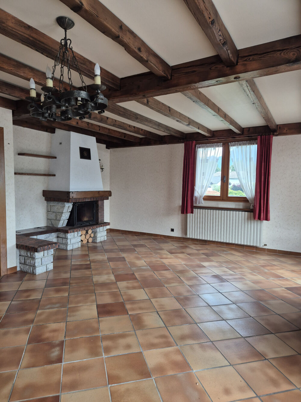 Vente Maison Maison avec grand potentiel dans secteur calme sur 1078 m2 de terrain Cruet