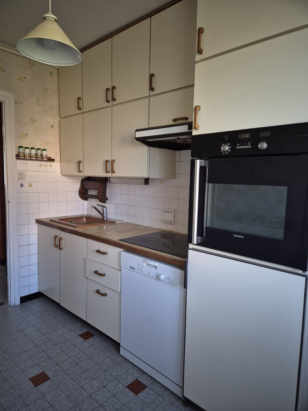 Appartement T3 avec balcon, cave et garage