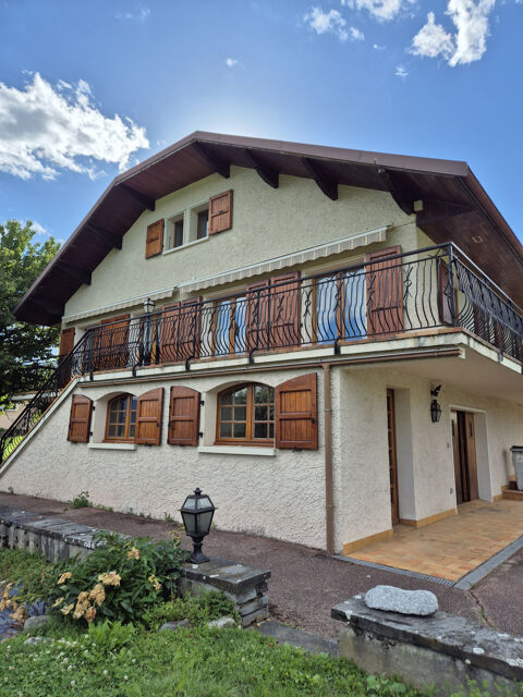   Maison dans secteur calme sur 1078 m2 de terrain Maison - 5 pièce(s) - 158 m²