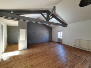  Appartement à louer 3 pièces 76 m²
