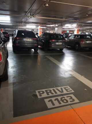  Parking / Garage à louer 