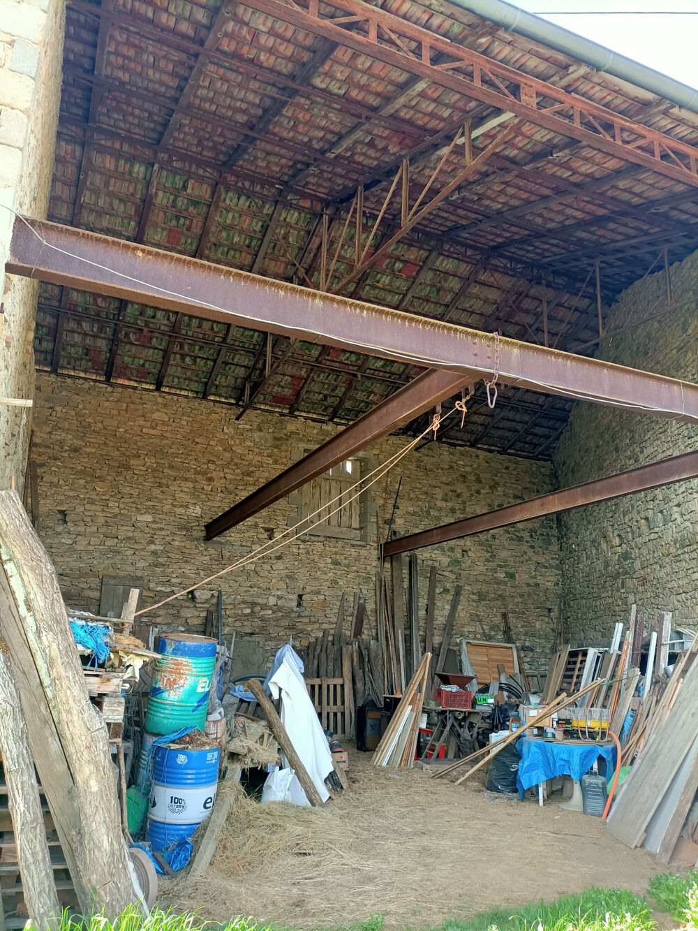 VAREN ,FERME AVEC DEPENDANCES ET TERRAIN CONSTRUCTIBLE