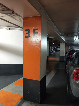  Parking / Garage à louer 