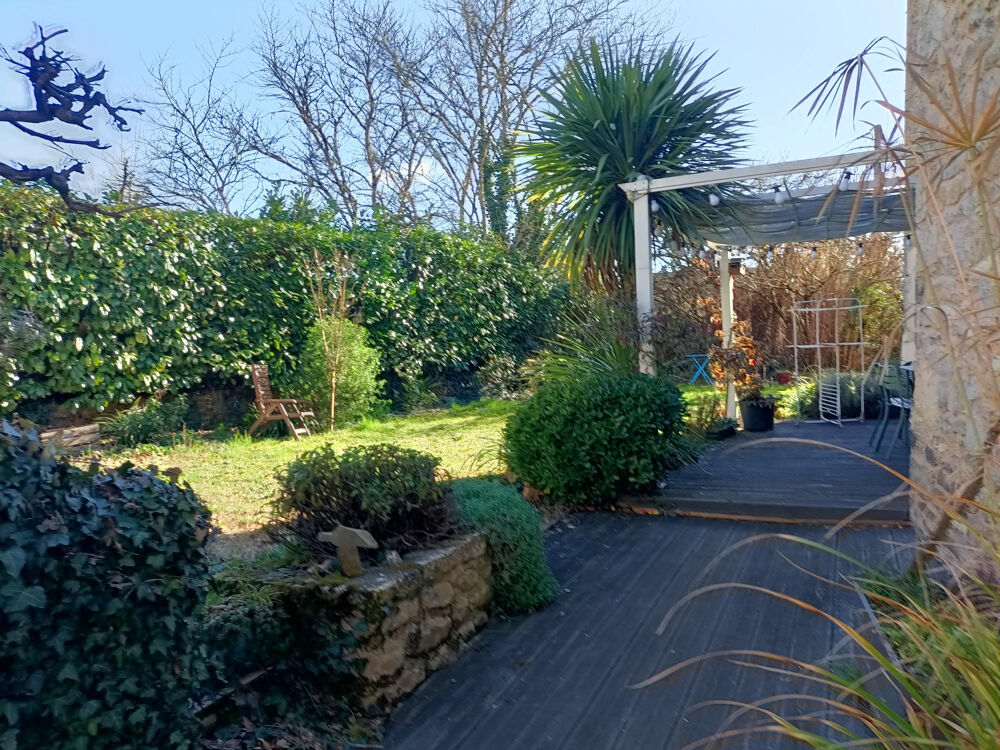 MAISON EN PIERRE T4 avec dépendances à rénover sur 595m2