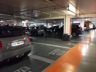  Parking / Garage � louer 