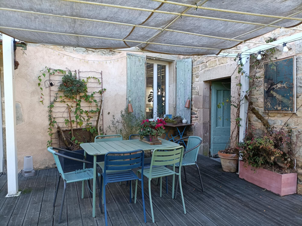 MAISON EN PIERRE T4 avec dépendances à rénover sur 595m2