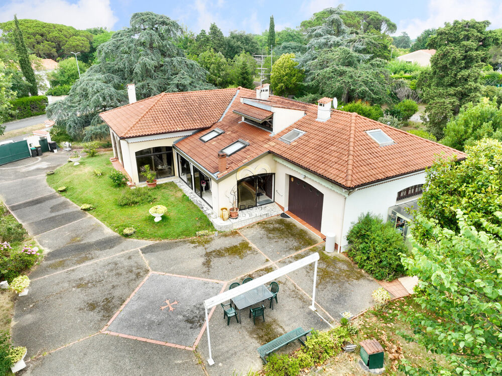 Propriété familiale avec parc arboré de plus de 2 250 m2