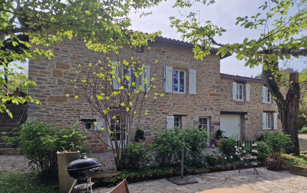 EXCLUSIVITE A MILHARS Belle maison en pierre Rénovée de 167 m2 sur parc de 3485m2
