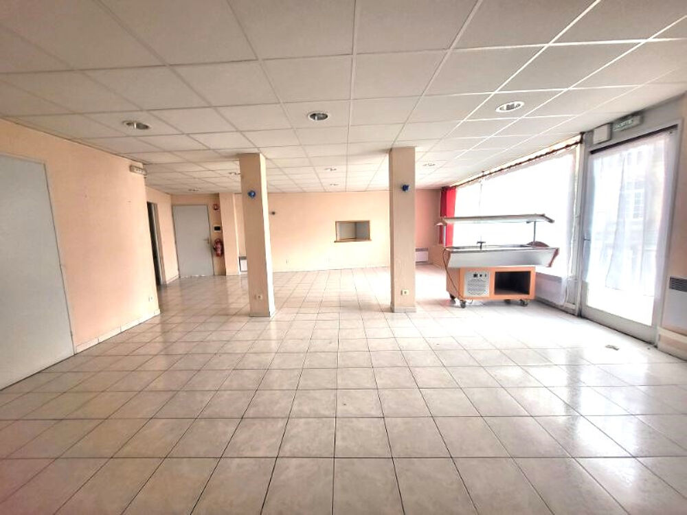 Immeuble comprenant 6 appartements + une surface commerciale
