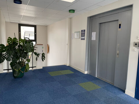 Plateau de Bureaux de 227 m2 - Bord de Loire - ORLEANS - 7 parkings 2295 45000 Orleans