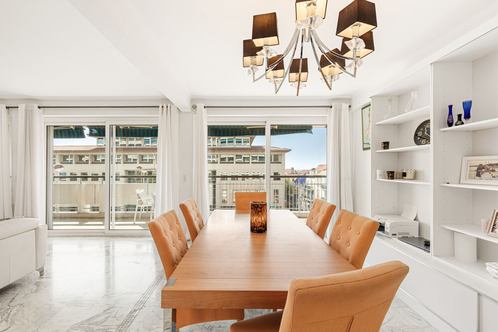 Rare sur le marché 5 pièces d'environ 150m2 avec grande terrasse et parking