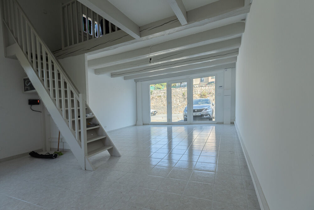   RARE   Local commercial avec mezzanine et vitrine   Le Rouret 