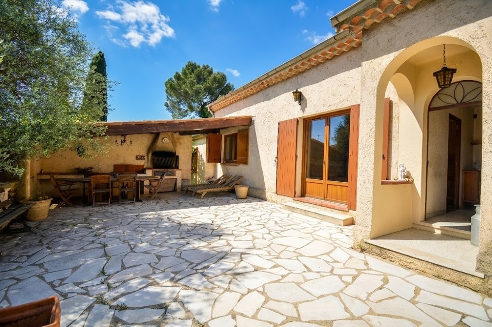 Villa de 103 m2 sur Terrain Plat : Une Base Saine pour votre Futur Projet