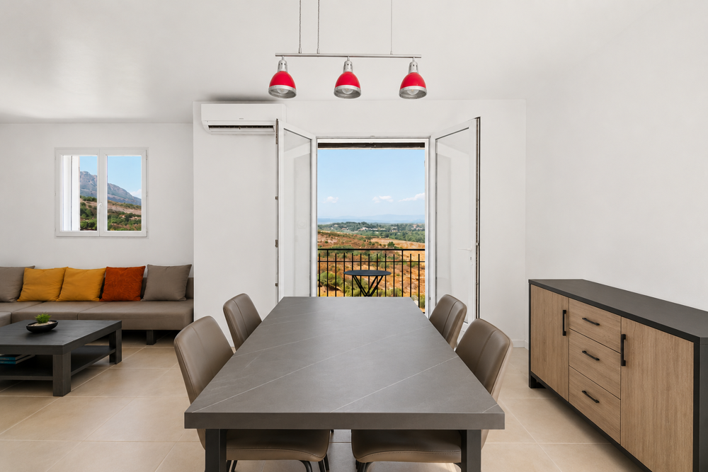 Vente Maison Roquebrune sur Argens - Charmante masion jumelée d'un côté rénovée et avec vue pnaoramique sur Rocher de Roque Roquebrune sur argens