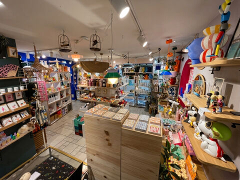   Opportunité rare au cœur du Vieil Antibes : Commerce de décoration clé en main 
