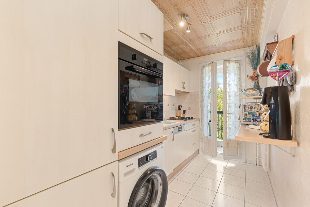 Vente Appartement APPARTEMENT A VENDRE 3/4 PIECES ANTIBES -CHEMIN DES COMBES-VUE MER-ETAGE ELEVE Antibes